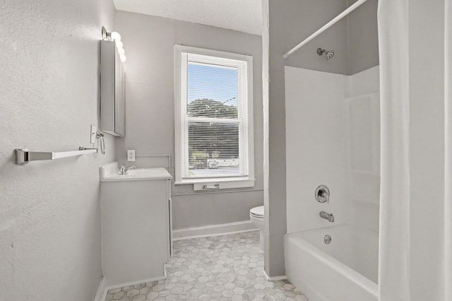 19 S YORK ST, Etters, PA 17319