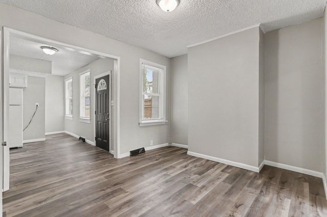 19 S YORK ST, Etters, PA 17319