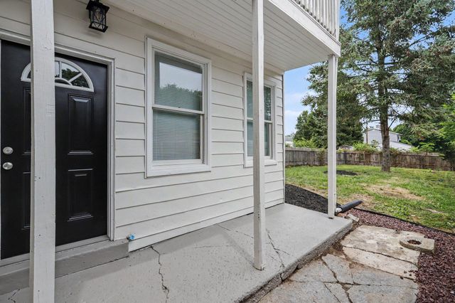 19 S YORK ST, Etters, PA 17319