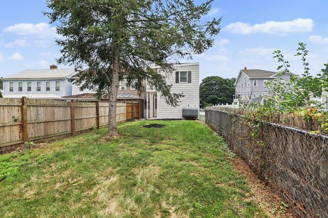 19 S YORK ST, Etters, PA 17319