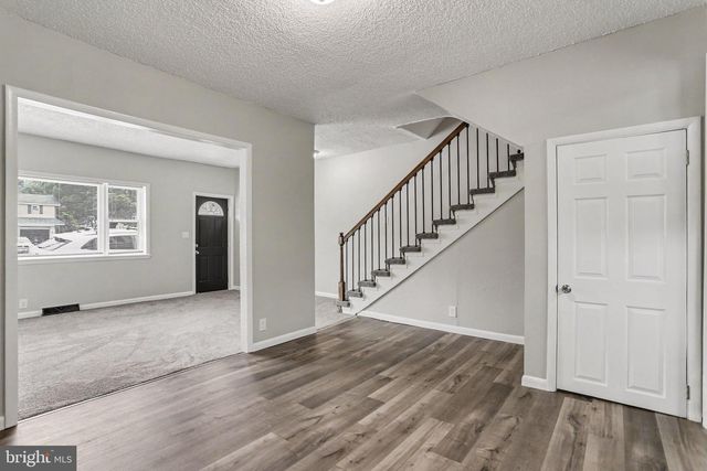 19 S YORK ST, Etters, PA 17319