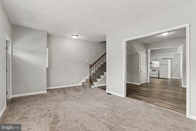 19 S YORK ST, Etters, PA 17319