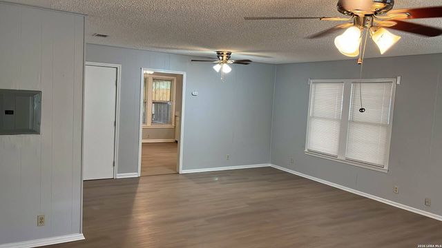 118 Carthage Ct, San Antonio, TX 78225