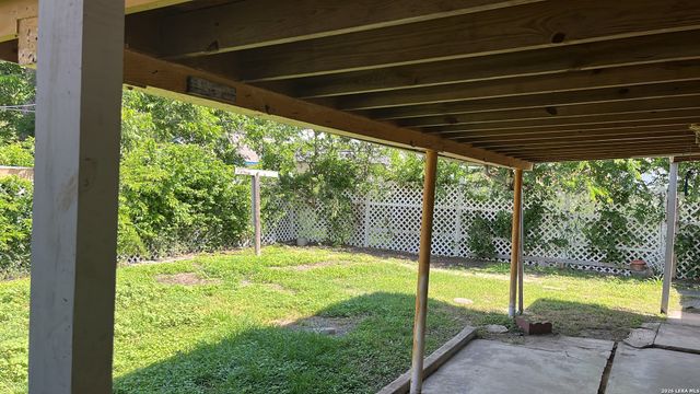 118 Carthage Ct, San Antonio, TX 78225