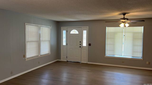 118 Carthage Ct, San Antonio, TX 78225