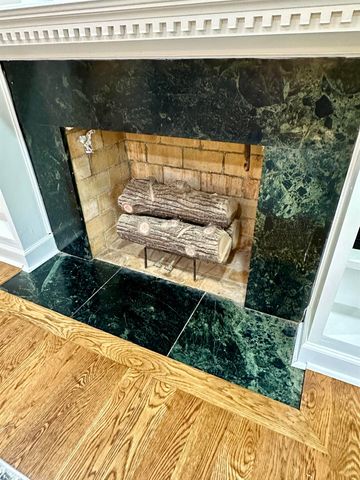 1077 S PERKINS RD, Memphis, TN 38117