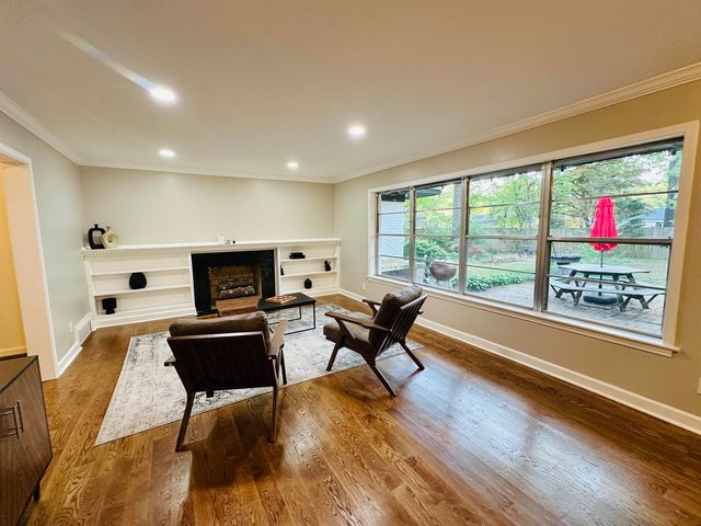 1077 S PERKINS RD, Memphis, TN 38117