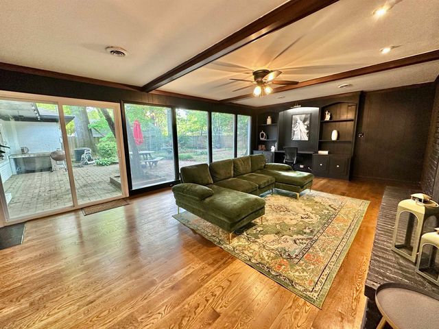 1077 S PERKINS RD, Memphis, TN 38117