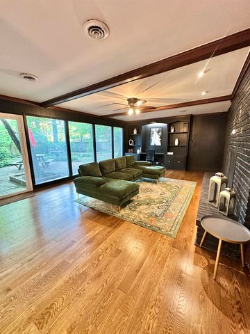 1077 S PERKINS RD, Memphis, TN 38117