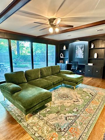 1077 S PERKINS RD, Memphis, TN 38117