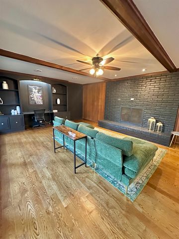 1077 S PERKINS RD, Memphis, TN 38117