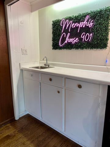 1077 S PERKINS RD, Memphis, TN 38117