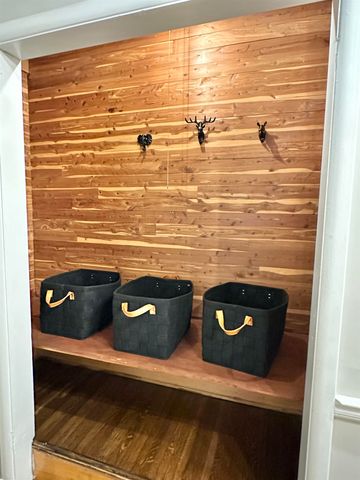 1077 S PERKINS RD, Memphis, TN 38117