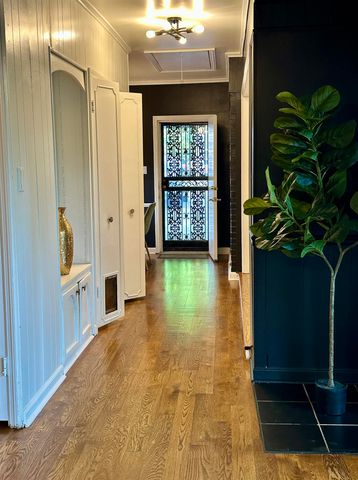 1077 S PERKINS RD, Memphis, TN 38117