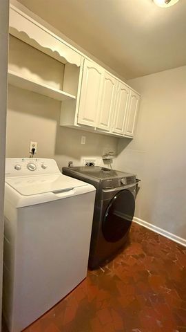 1077 S PERKINS RD, Memphis, TN 38117