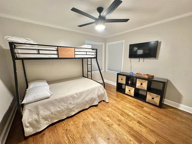 1077 S PERKINS RD, Memphis, TN 38117