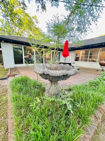 1077 S PERKINS RD, Memphis, TN 38117