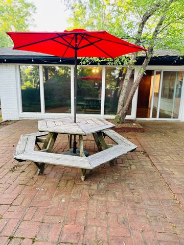 1077 S PERKINS RD, Memphis, TN 38117