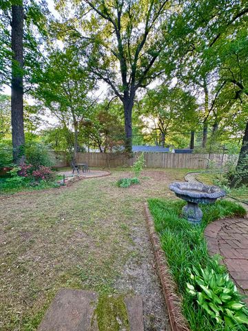 1077 S PERKINS RD, Memphis, TN 38117