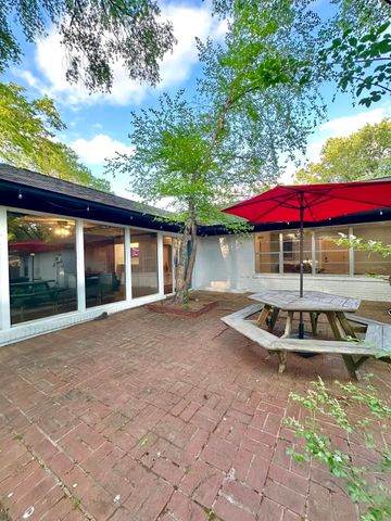 1077 S PERKINS RD, Memphis, TN 38117