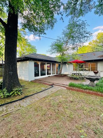 1077 S PERKINS RD, Memphis, TN 38117