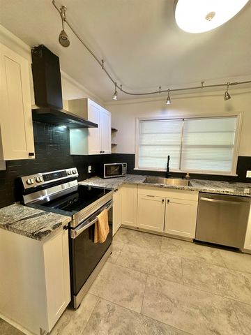 1077 S PERKINS RD, Memphis, TN 38117