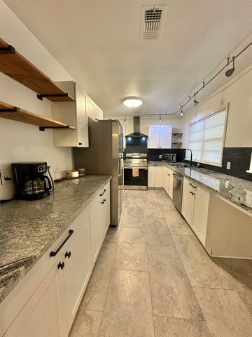 1077 S PERKINS RD, Memphis, TN 38117