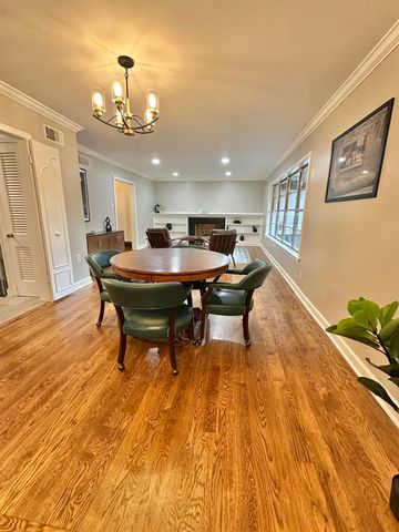 1077 S PERKINS RD, Memphis, TN 38117