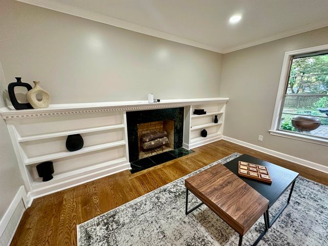 1077 S PERKINS RD, Memphis, TN 38117