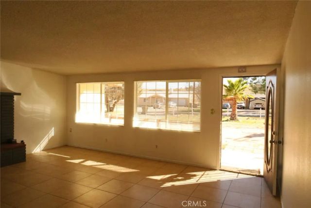 7704 Alston Avenue, Hesperia, CA 92345