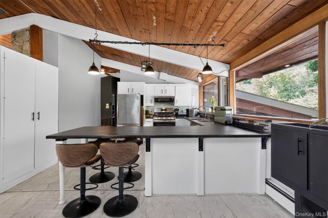 424 Laroe Road, Chester, NY 10918