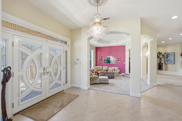 2135 SE Cottonwood Circle, Visalia, CA 93277