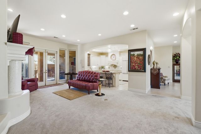 2135 SE Cottonwood Circle, Visalia, CA 93277