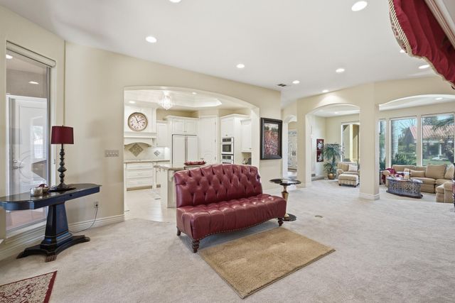 2135 SE Cottonwood Circle, Visalia, CA 93277