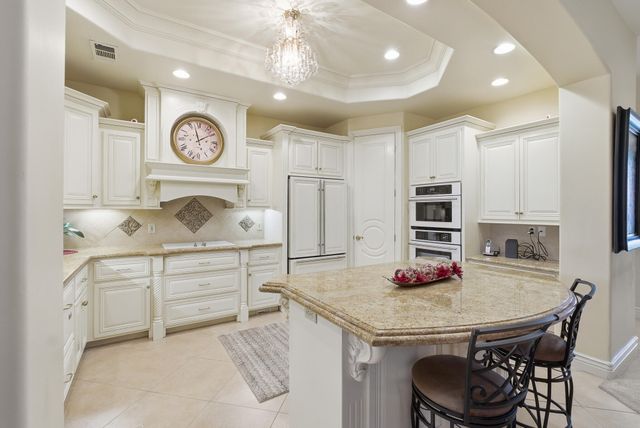 2135 SE Cottonwood Circle, Visalia, CA 93277