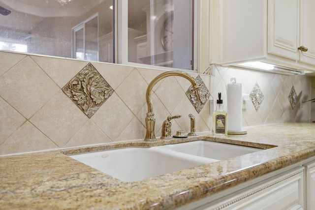 2135 SE Cottonwood Circle, Visalia, CA 93277