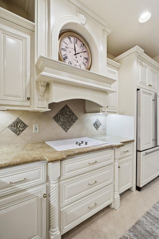 2135 SE Cottonwood Circle, Visalia, CA 93277