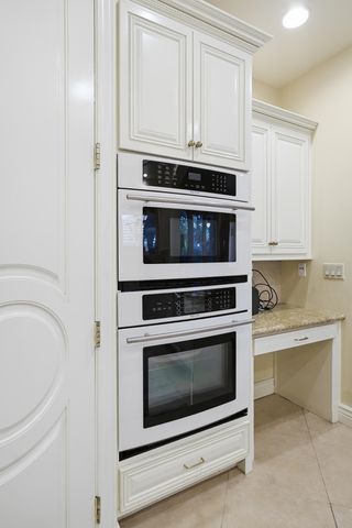 2135 SE Cottonwood Circle, Visalia, CA 93277