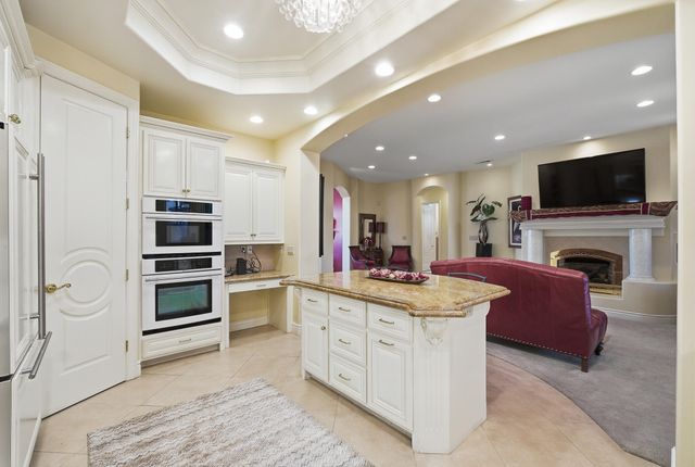 2135 SE Cottonwood Circle, Visalia, CA 93277