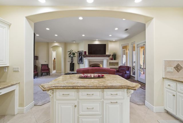 2135 SE Cottonwood Circle, Visalia, CA 93277