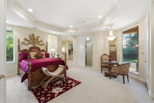 2135 SE Cottonwood Circle, Visalia, CA 93277