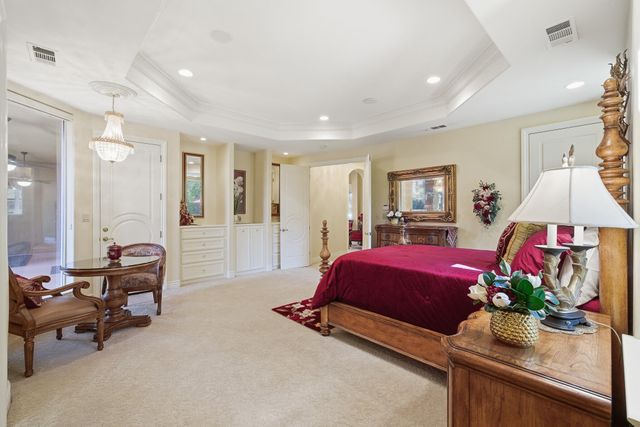 2135 SE Cottonwood Circle, Visalia, CA 93277