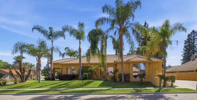 2135 SE Cottonwood Circle, Visalia, CA 93277