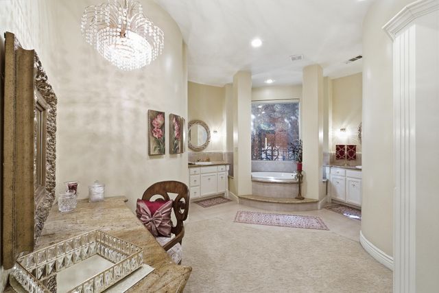 2135 SE Cottonwood Circle, Visalia, CA 93277