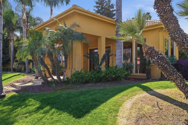 2135 SE Cottonwood Circle, Visalia, CA 93277