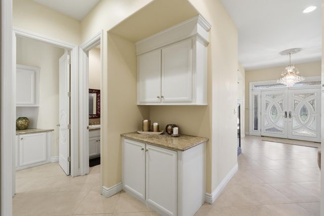 2135 SE Cottonwood Circle, Visalia, CA 93277