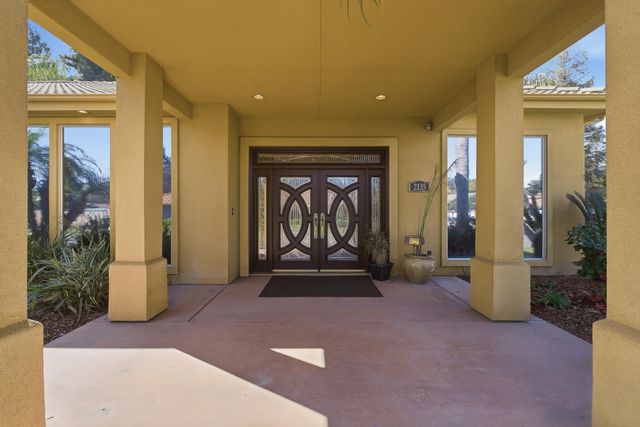 2135 SE Cottonwood Circle, Visalia, CA 93277