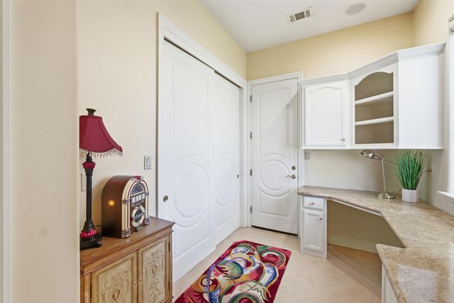 2135 SE Cottonwood Circle, Visalia, CA 93277