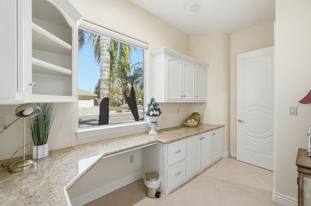 2135 SE Cottonwood Circle, Visalia, CA 93277