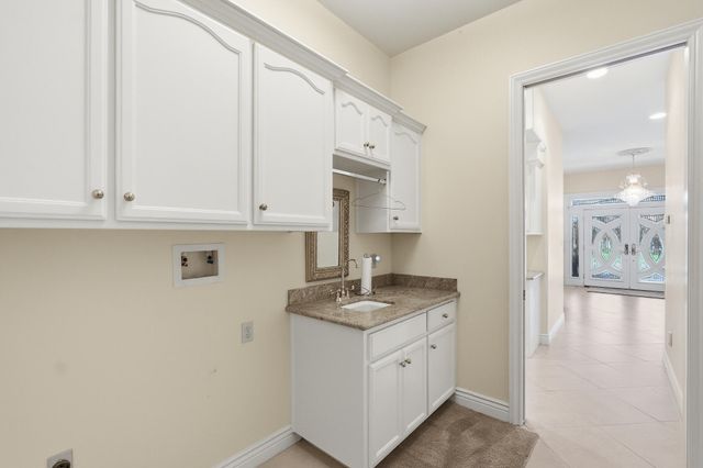 2135 SE Cottonwood Circle, Visalia, CA 93277